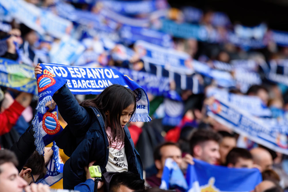 Espanyol Fans in blau-weiß